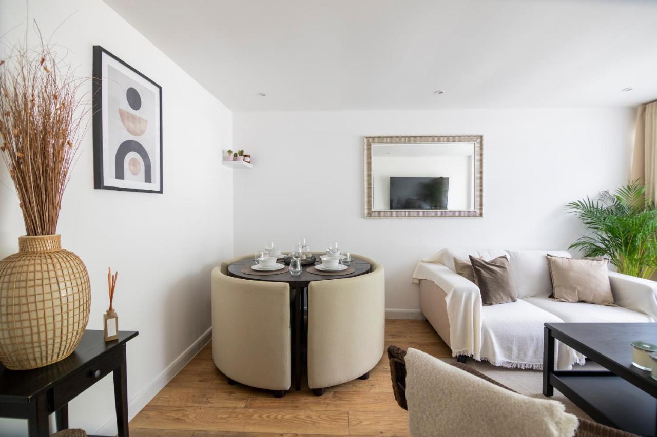 Gorgeous Modern Apartment Near Redhill Station Inc Private Garden & Parking Exteriér fotografie