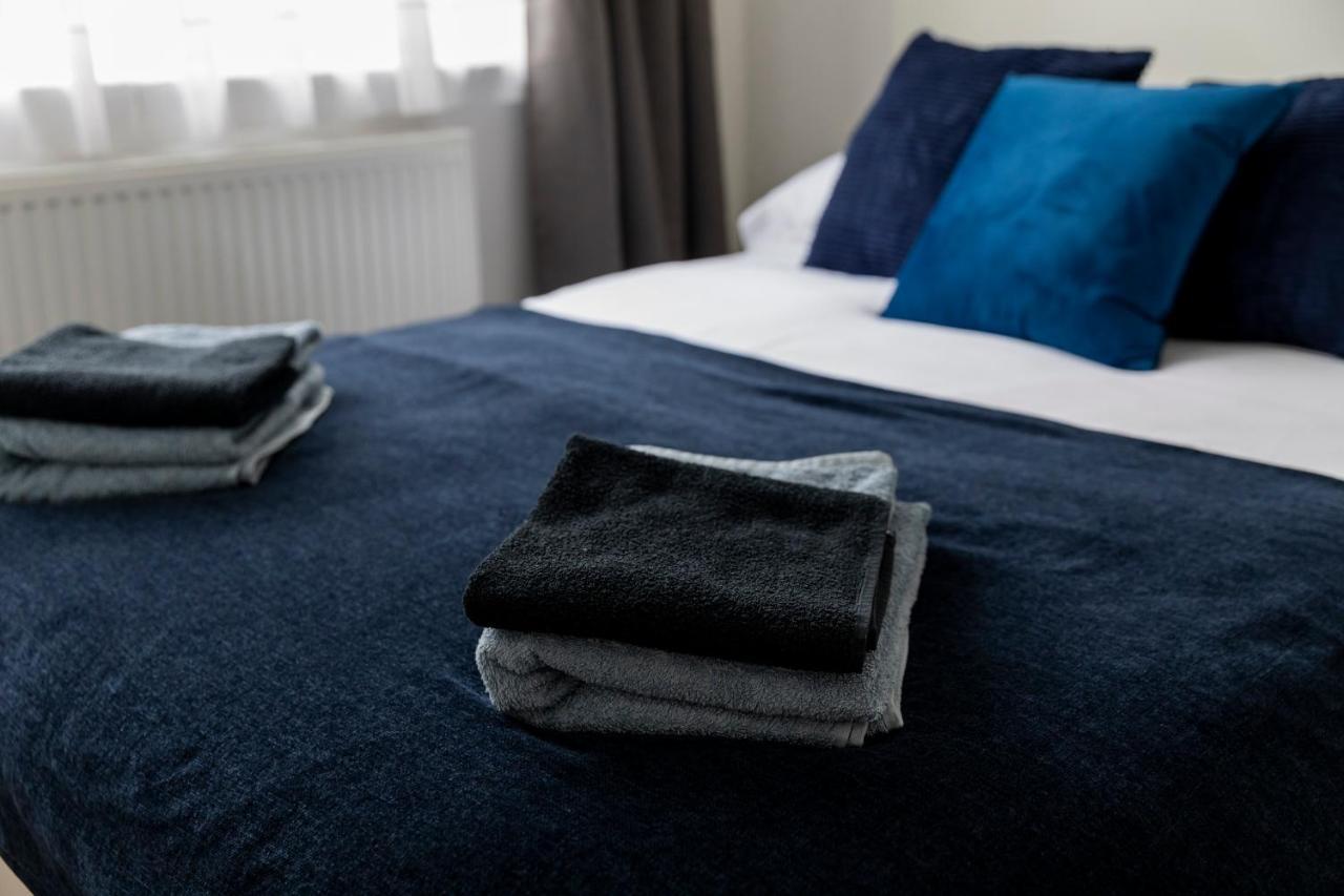 Gorgeous Modern Apartment Near Redhill Station Inc Private Garden & Parking Exteriér fotografie