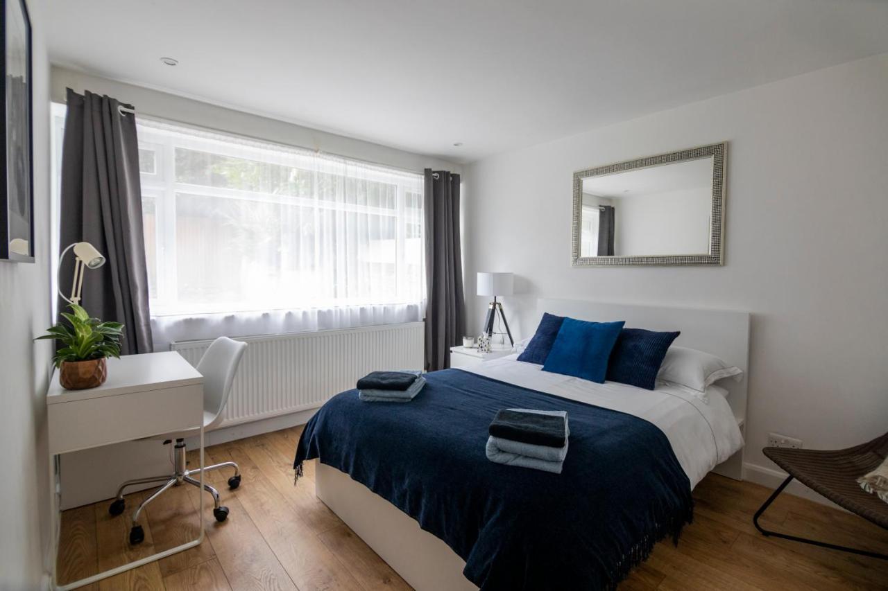 Gorgeous Modern Apartment Near Redhill Station Inc Private Garden & Parking Exteriér fotografie