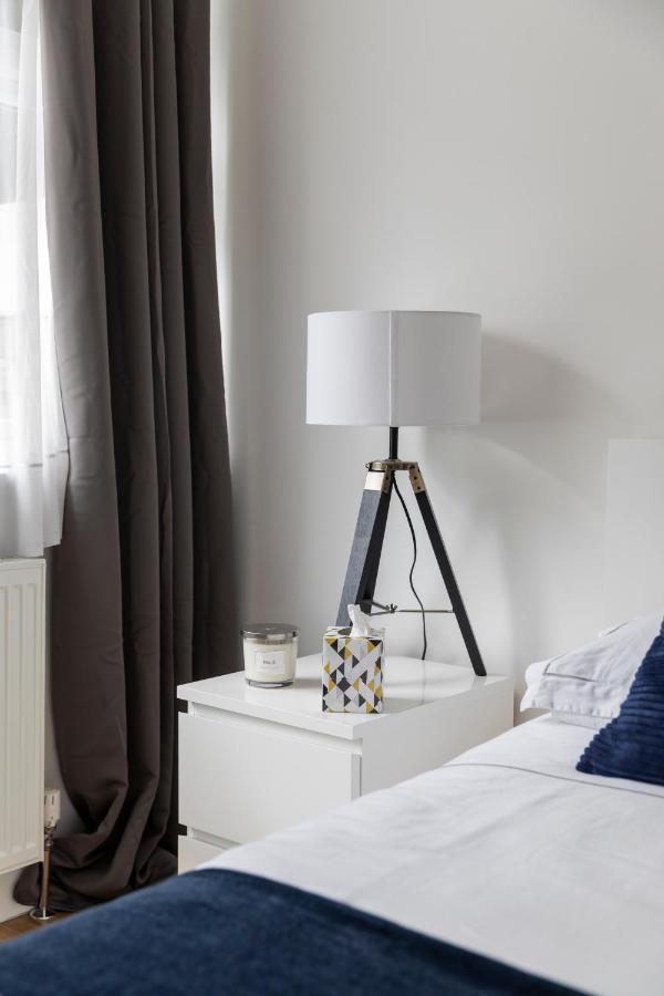 Gorgeous Modern Apartment Near Redhill Station Inc Private Garden & Parking Exteriér fotografie