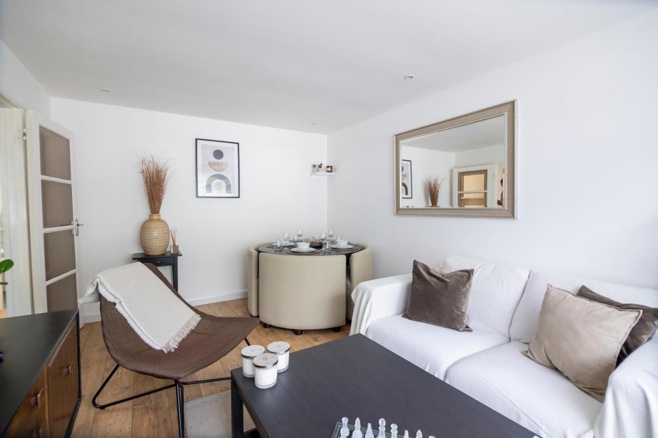 Gorgeous Modern Apartment Near Redhill Station Inc Private Garden & Parking Exteriér fotografie