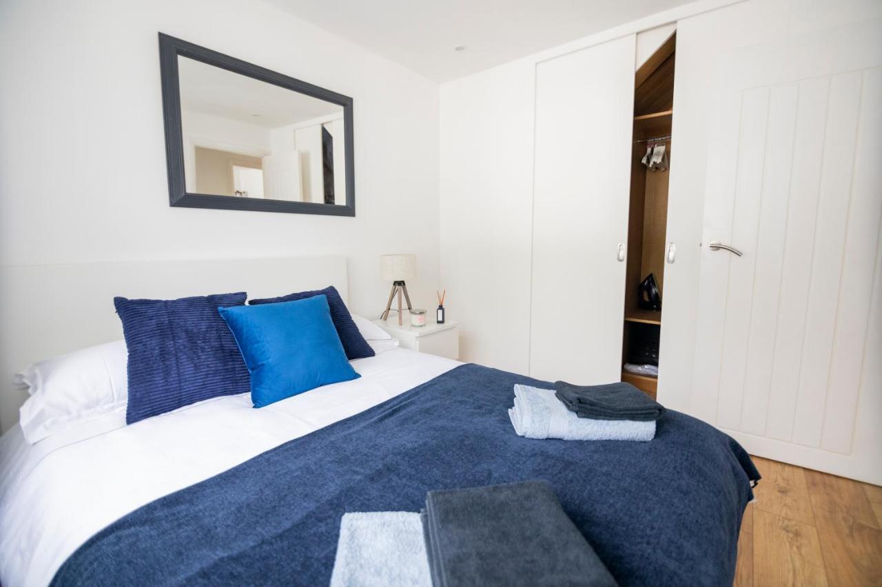 Gorgeous Modern Apartment Near Redhill Station Inc Private Garden & Parking Exteriér fotografie