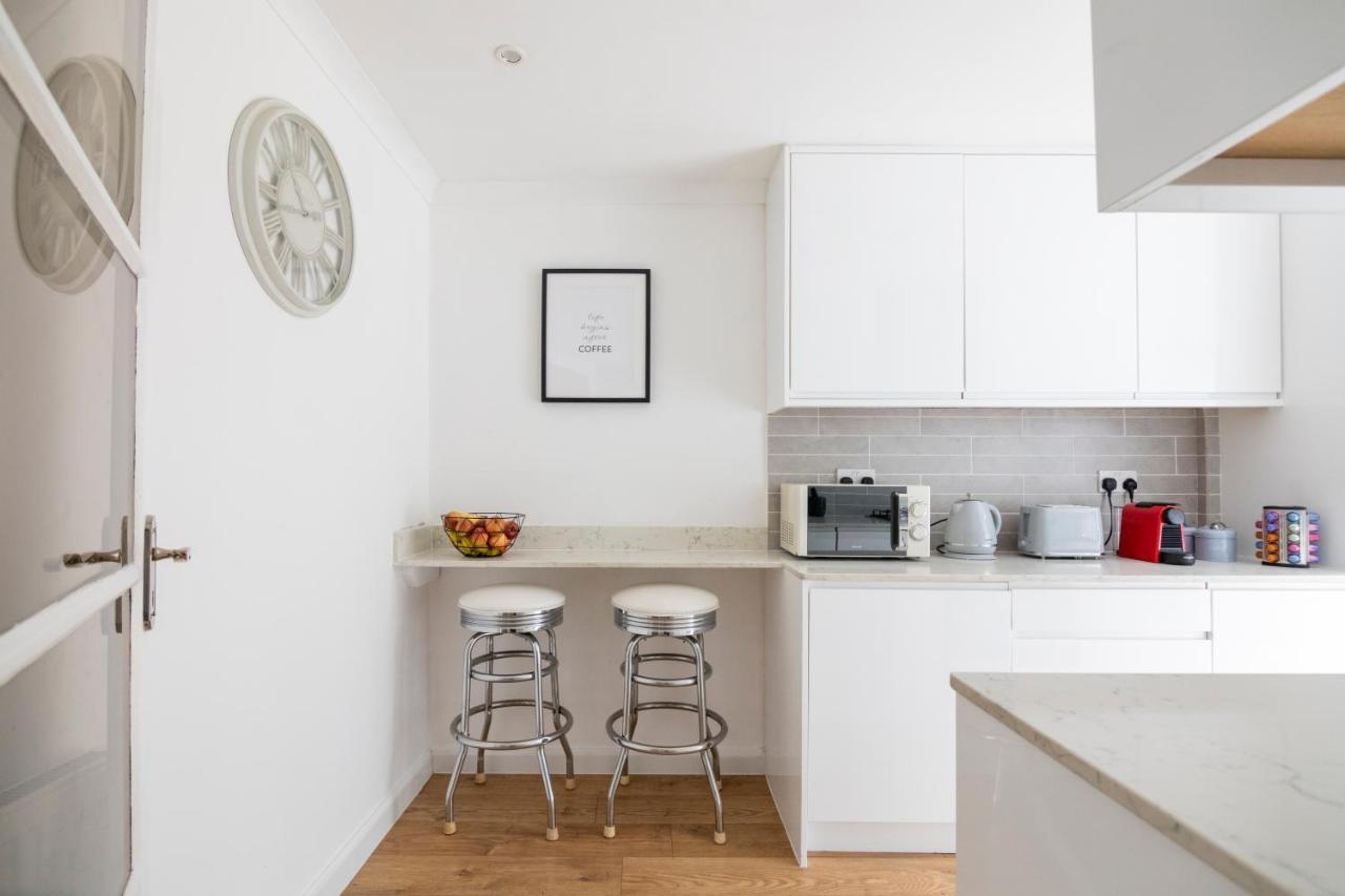 Gorgeous Modern Apartment Near Redhill Station Inc Private Garden & Parking Exteriér fotografie